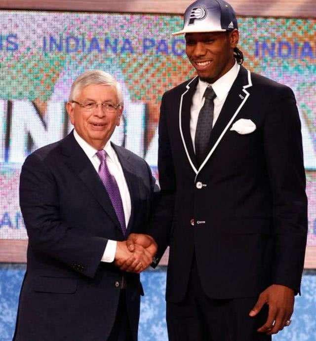 17岁厄瓜多尔中场神童横空出世，仅需20万欧转会费，4大欧洲豪门抢疯（17岁厄瓜多尔中场新星爆红，20万欧即可签下，四大豪门竞相出手）