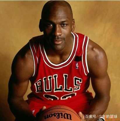 迪乌夫：过去我从没踢过右路，但只要能帮助球队我都愿意去做（迪乌夫：虽未踢过右路，只要有利球队我愿意尝试）