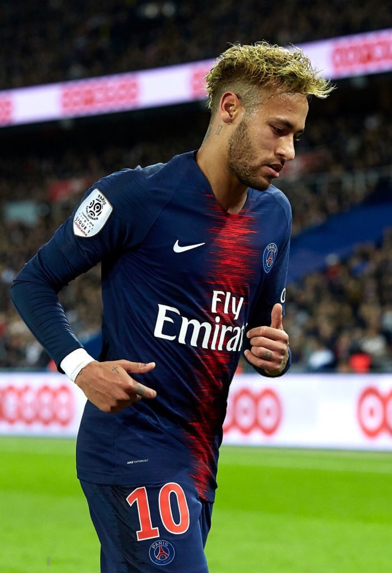 弗兰-加西亚连吃2黄被罚下，阿隆索怒吼：别XXX开玩笑了（弗兰-加西亚两黄变一红遭逐，阿隆索怒吼：别再XXX开玩笑！）