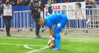 官方：那不勒斯中场安古伊萨当选意甲10月最佳球员（官宣：那不勒斯中场安古伊萨荣膺意甲10月最佳球员）