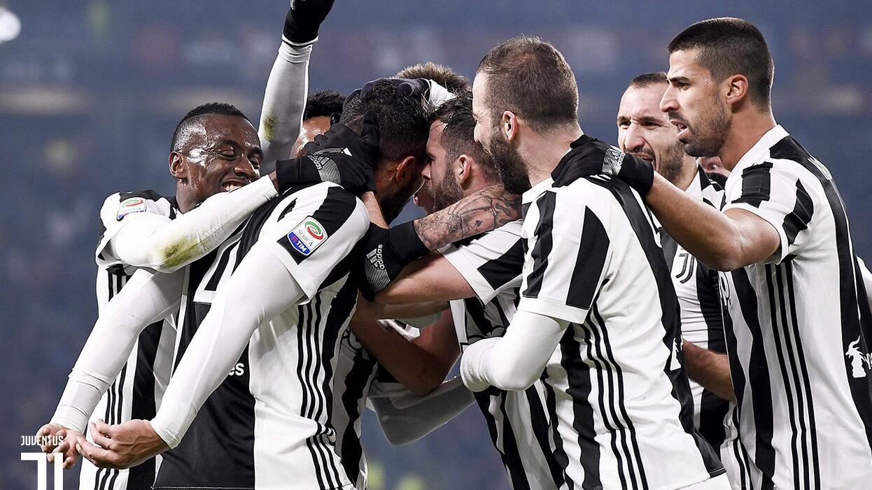 世界足球又一巨星宣布退役（又一位世界足坛巨星正式告别赛场）