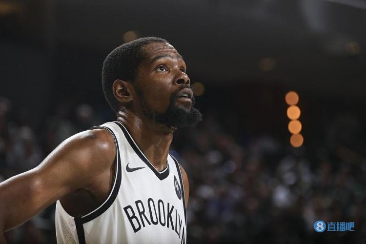 因伤退出国家队后，亚马尔目前已回到巴塞罗那（伤退国家队后，亚马尔已返回巴塞罗那）