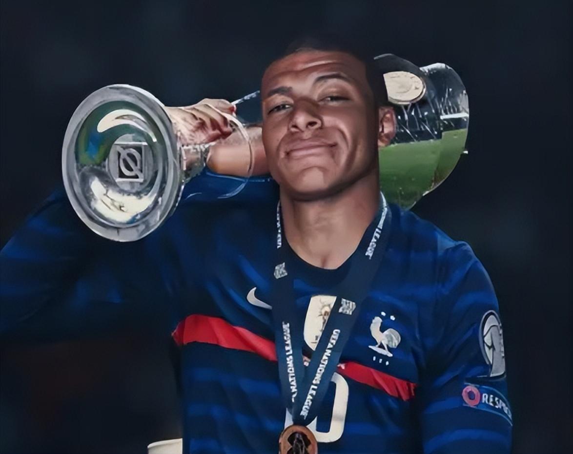 詹俊：若不是裤袜神勇皇马会输更多；维尔茨目前更适合在边路（詹俊点评：若非库尔图瓦神扑连连，皇马恐输得更惨；维尔茨当下更适合踢边路）