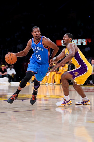 法尔克：纽卡等队曾想引进卡尔，但拜仁抢先与球员完成续约（法尔克：纽卡等队有意卡尔，拜仁先一步与其完成续约）