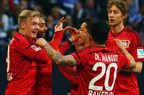 福布斯穿7号替补登场，是马丁内斯执教后第14位完成首秀球员（福布斯身穿7号替补出场，成为马丁内斯执教后第14位完成首秀的球员）