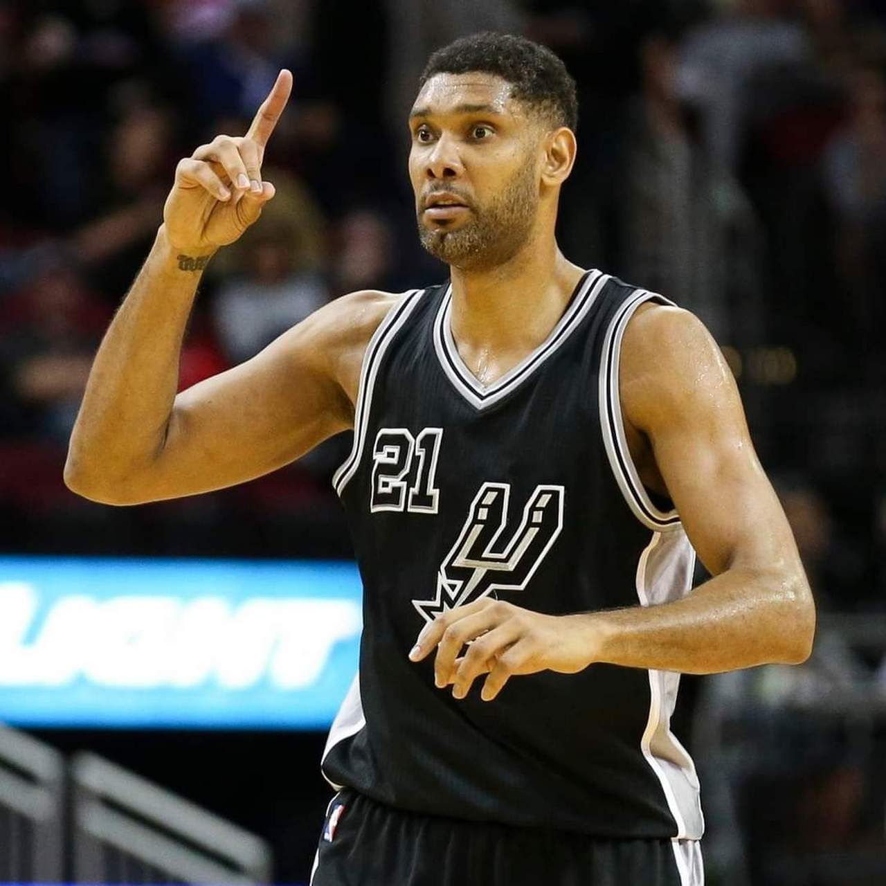 曼晚：曼联处理拉什福德的操作比曼城处理格拉利什更明智（曼晚：与曼城处理格拉利什相比，曼联在处置拉什福德上更为明智）