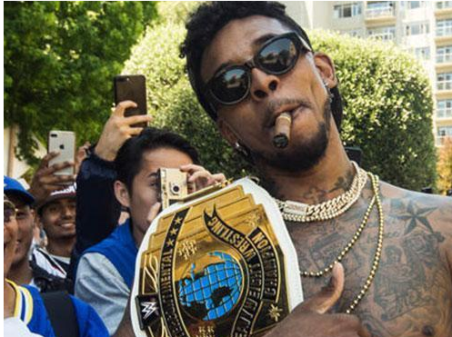 马卡：阿隆索面临执教皇马首次小危机，需平息更衣室不安情绪（马卡报：阿隆索遭遇皇马执教首个小危机，急需安抚更衣室情绪）