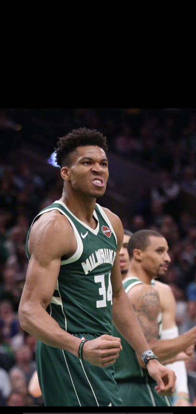 邮报：明年世界杯上下半场中段设强制补水时间，每次三分钟（邮报：明年世界杯每半场中段将设3分钟强制补水暂停）