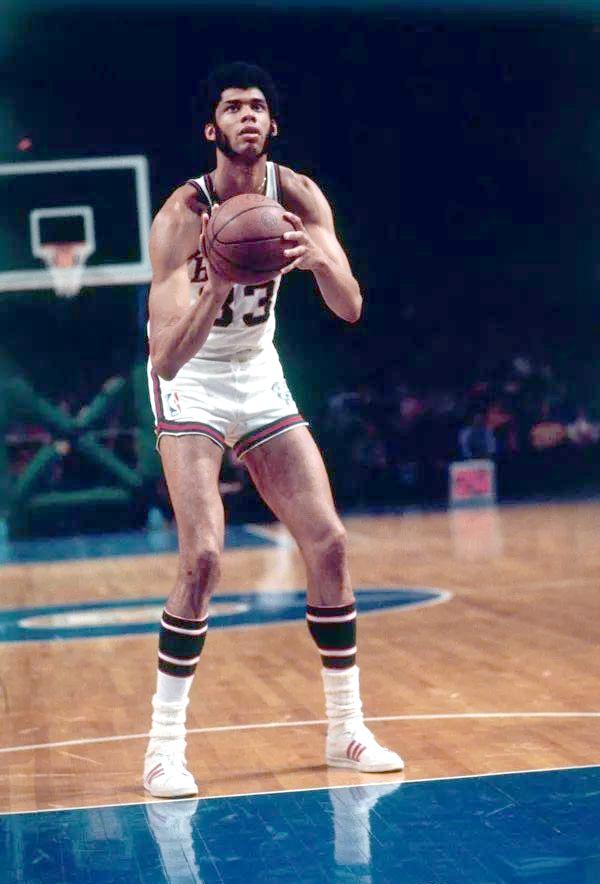 降维打击！麦基19投13中怒砍30分10篮板2盖帽（统治内线！麦基19投13中轰下30分10篮板2封盖）