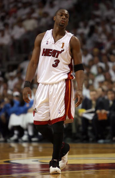 广东挺进8强，徐杰飙7记三分砍23分，杜锋战术奏效，下轮迎战卫冕冠军（广东闯入八强：徐杰7记三分砍23分，杜锋战术奏效，下轮挑战卫冕冠军）