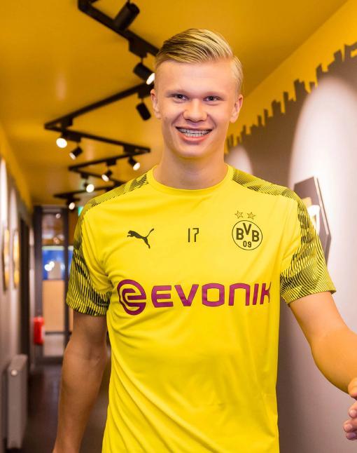 夺冠功臣！莱奥轰入21球，成鹿岛近17年来首位日职联金靴