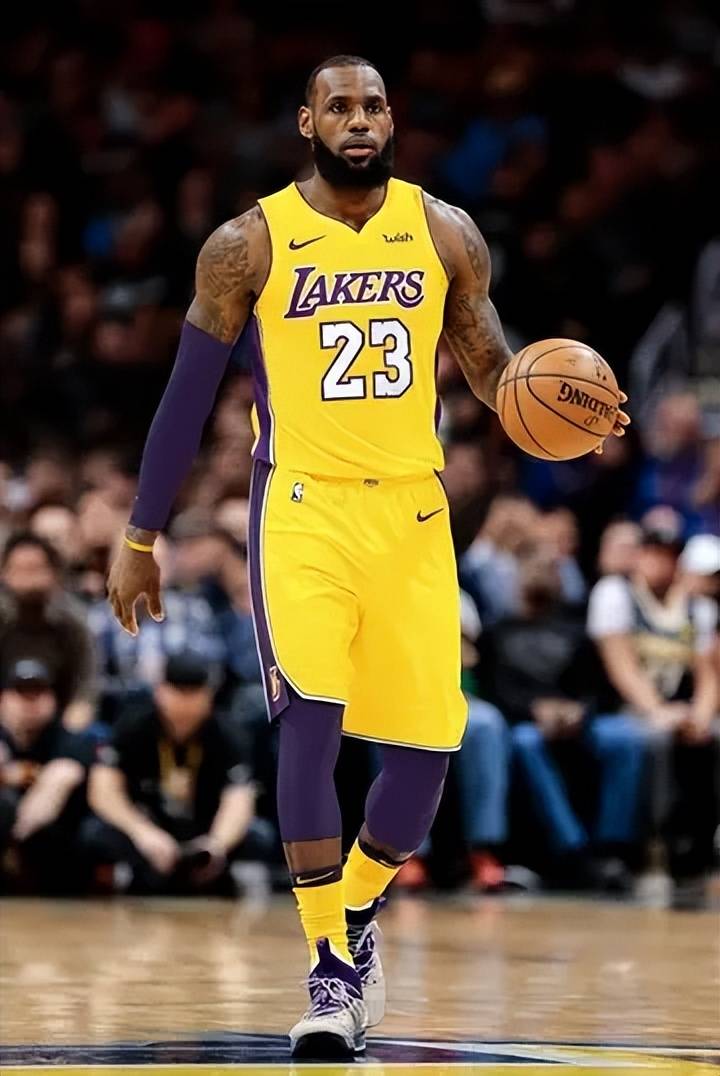 F1阿布扎比排位战报：维斯塔潘强势夺杆，诺里斯第2，皮亚斯特里第3（F1阿布扎比排位赛：维斯塔潘夺杆位，诺里斯第二，皮亚斯特里第三）